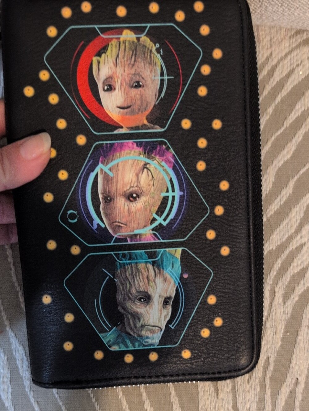 I AM GROOT Black Light-Up Wristlet/Wallet - Picture 2 of 13